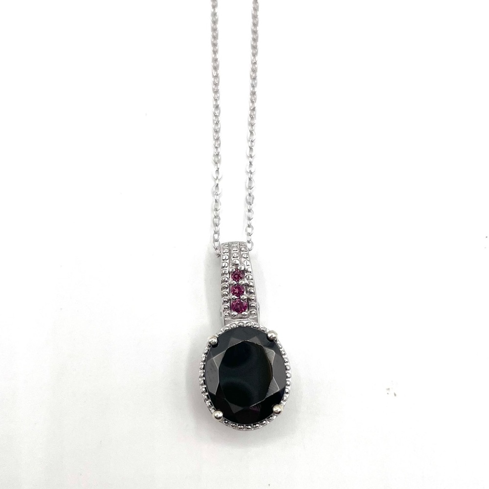 Black faceted gem withe three small red gem  Sterling Silver pendant Necklace NW